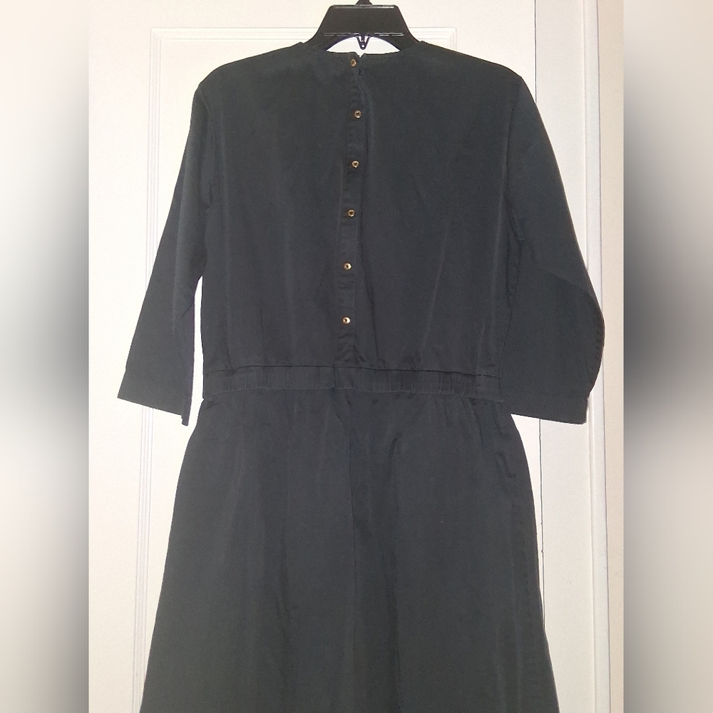 Large Black Dress - Picture 5 of 5